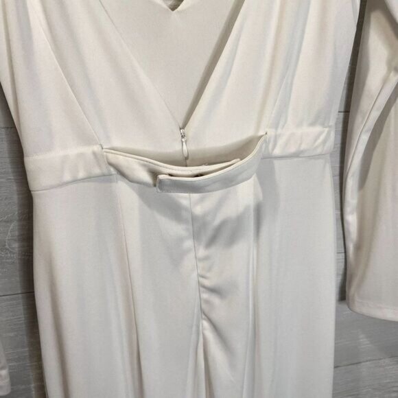 H&M Women's Double‎ V-neck Long Sleeve White Long Gown with Gold Accent Belt - Picture 8 of 9